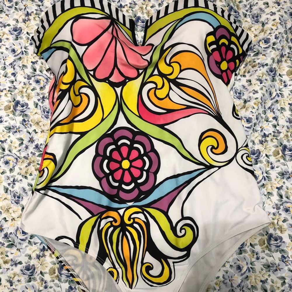 Cute! One piece floral 🌸